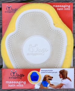 Wags & Wiggles massaging bath mitt