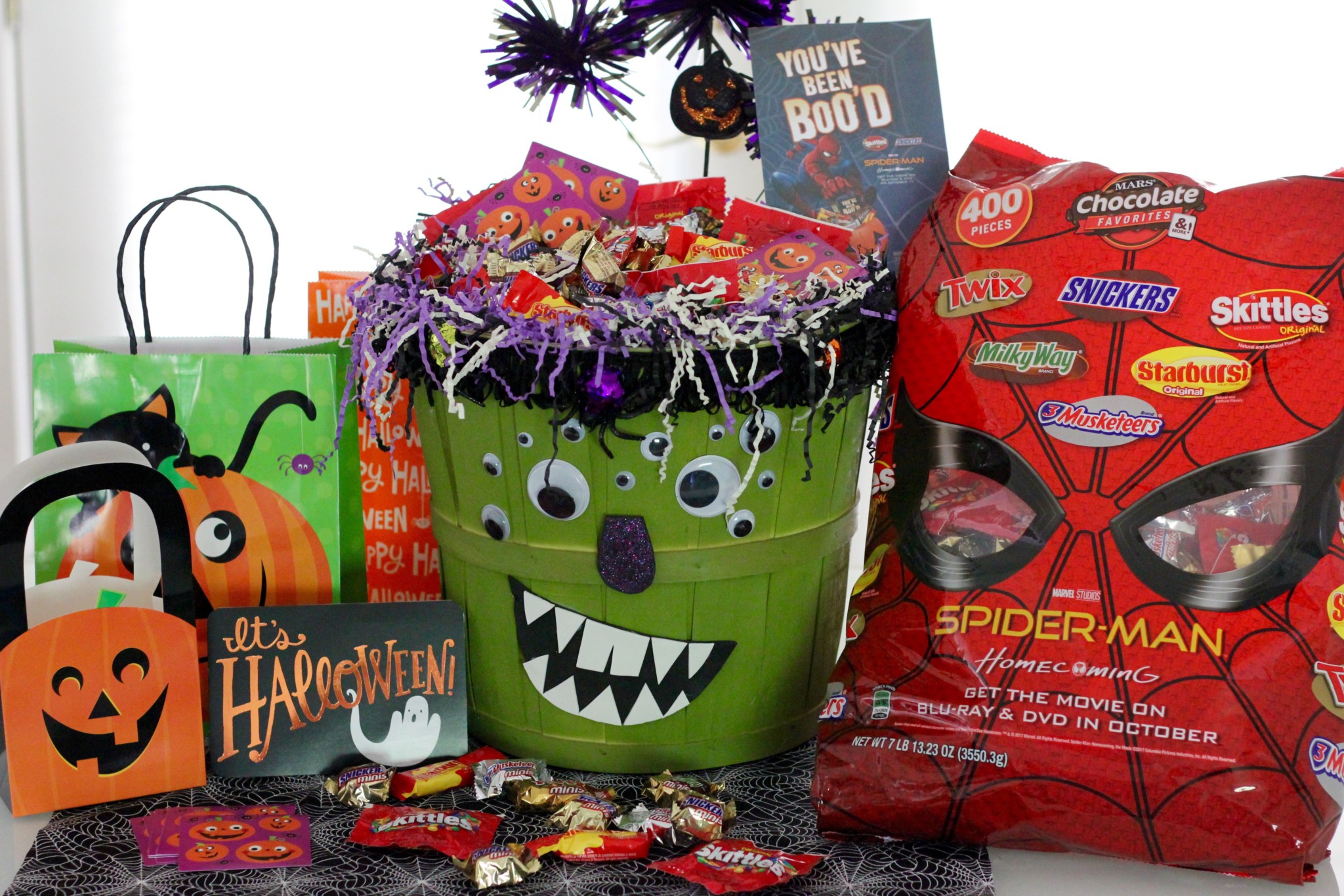Candy Basket Halloween
 Make a Halloween Candy Basket to BOO It Forward The Homespun Chics